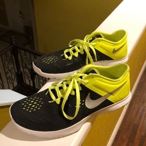 Nike men tennis shoes